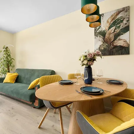 Stylish With A Bath And A Balcony In The Centre By Renters 브로츠와프