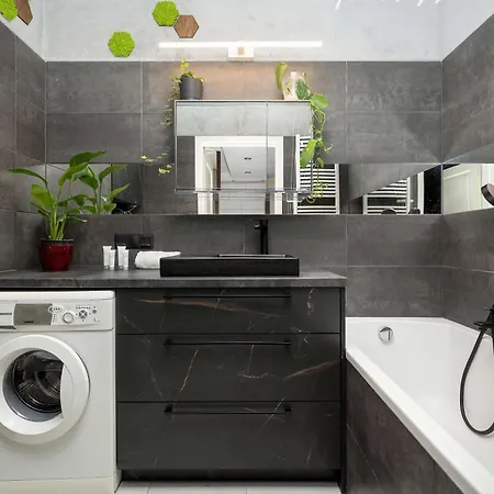 Stylish With A Bath And A Balcony In The Centre By Renters * 브로츠와프