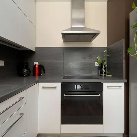 Apartman Stylish With A Bath And A Balcony In The Centre By Renters *
