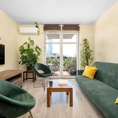 Stylish With A Bath And A Balcony In The Centre By Renters *