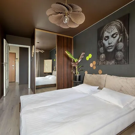 Stylish With A Bath And A Balcony In The Centre By Renters Apartman