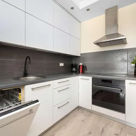 Stylish With A Bath And A Balcony In The Centre By Renters * 브로츠와프