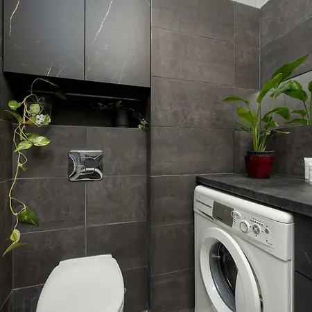 아파트 Stylish With A Bath And A Balcony In The Centre By Renters *