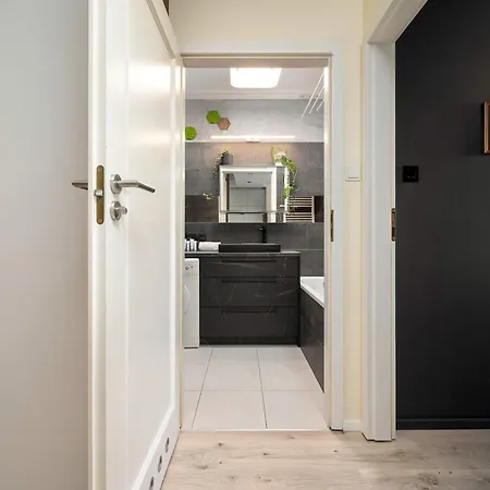 Stylish With A Bath And A Balcony In The Centre By Renters * 브로츠와프