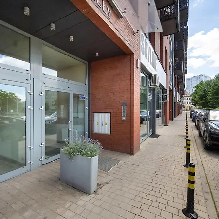 Stylish With A Bath And A Balcony In The Centre By Renters *